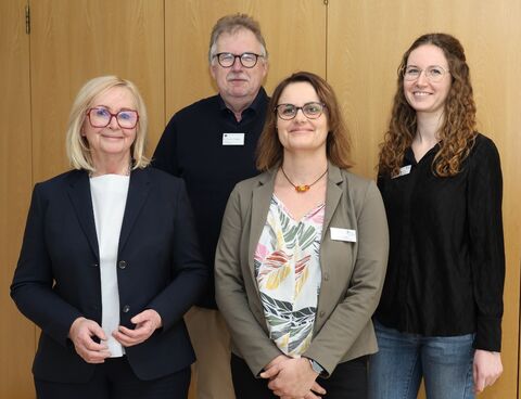 Zufriedene Mienen gab es am Ende des zweitägigen Audits im Rahmen der RehaSpect-Rezertifizierung bei (v.l.n.r.) Auditorin Erika Sell, Auditor Dr. Friedrich Freitag, HJW-Qualitätsmanagerin Nadine Keller und HJW-Qualitätsmanagerin Nicole Bader. Bild: Andrea Jagode